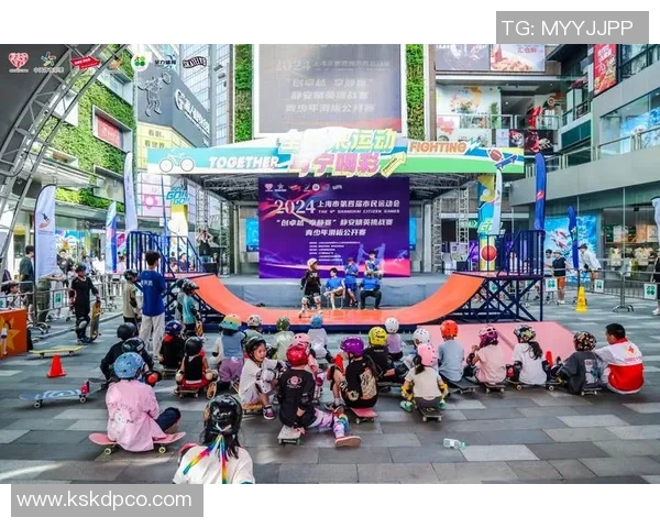 南京极限运动队在世界滑板锦标赛中以65分领先其他队伍展现强劲实力