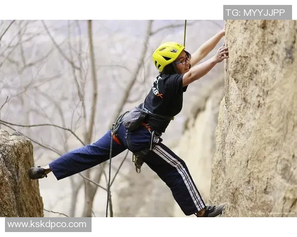 南京攀岩队团队协作能力大幅提升再创佳绩引领攀岩新风潮